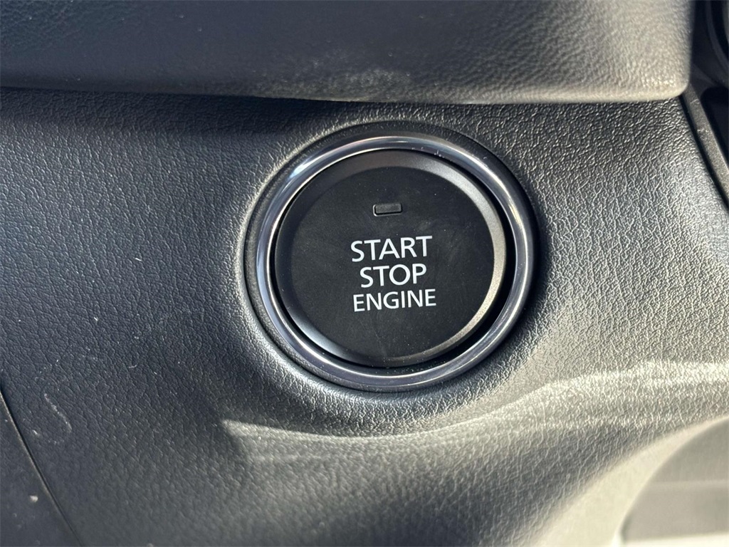 Vehicle image 19 of 34