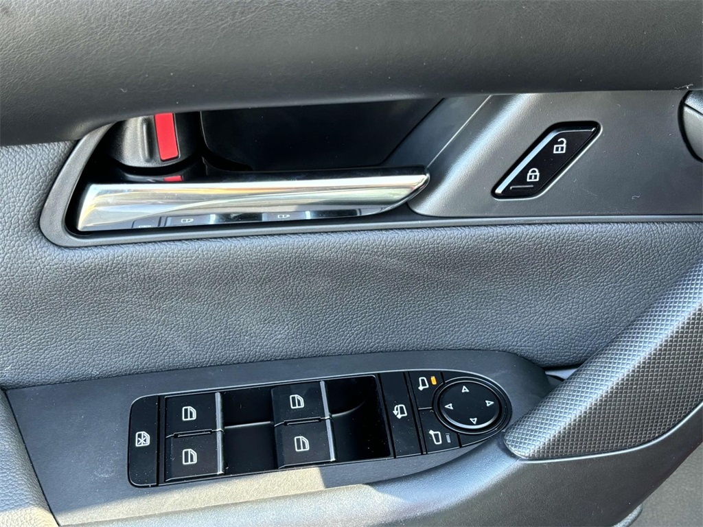 Vehicle image 14 of 34