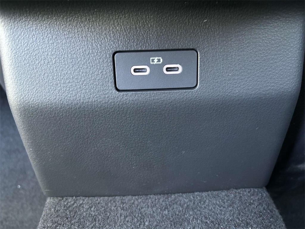 Vehicle image 28 of 34