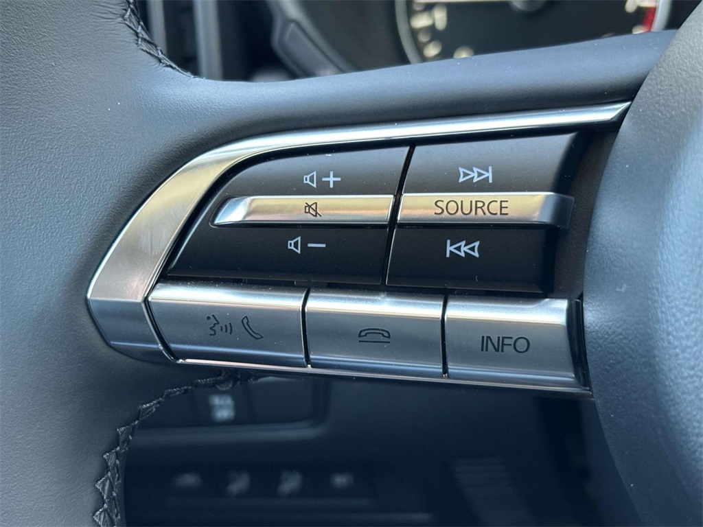 Vehicle image 17 of 34