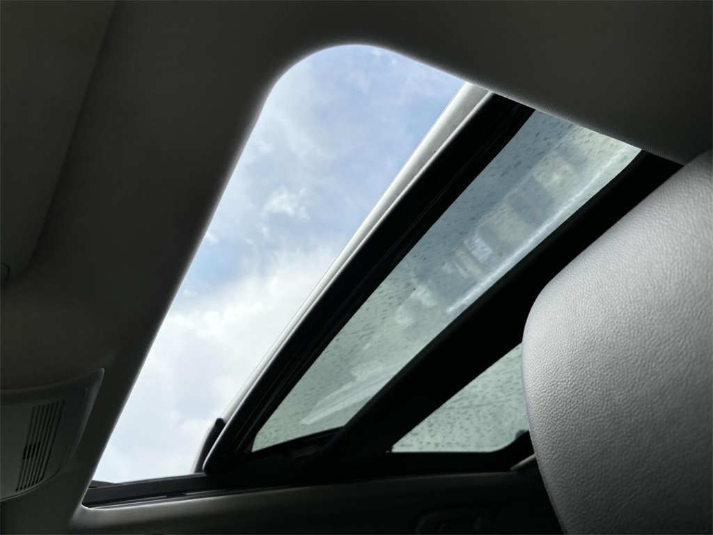 Vehicle image 11 of 34