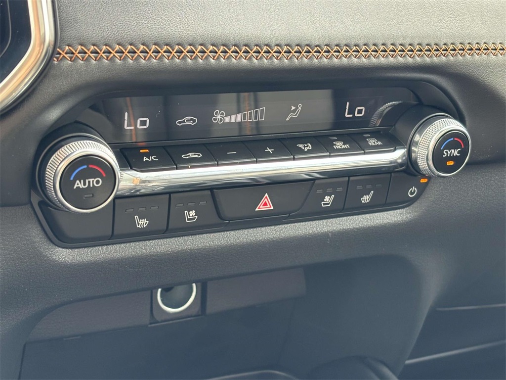 Vehicle image 22 of 34