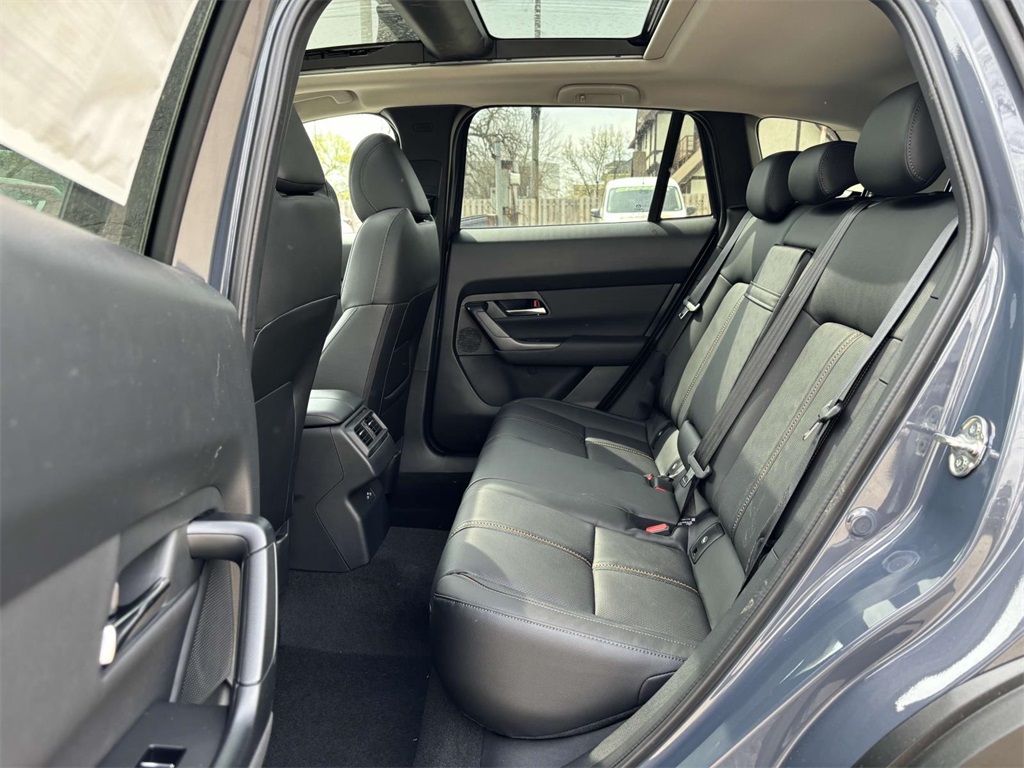 Vehicle image 27 of 34