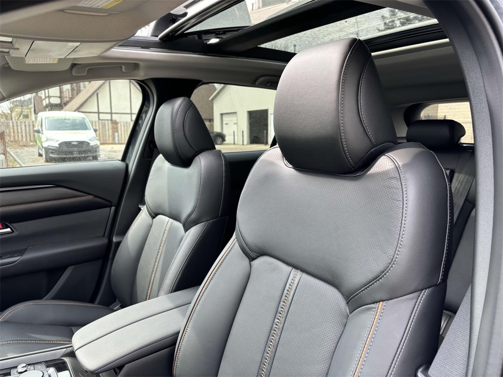 Vehicle image 10 of 34