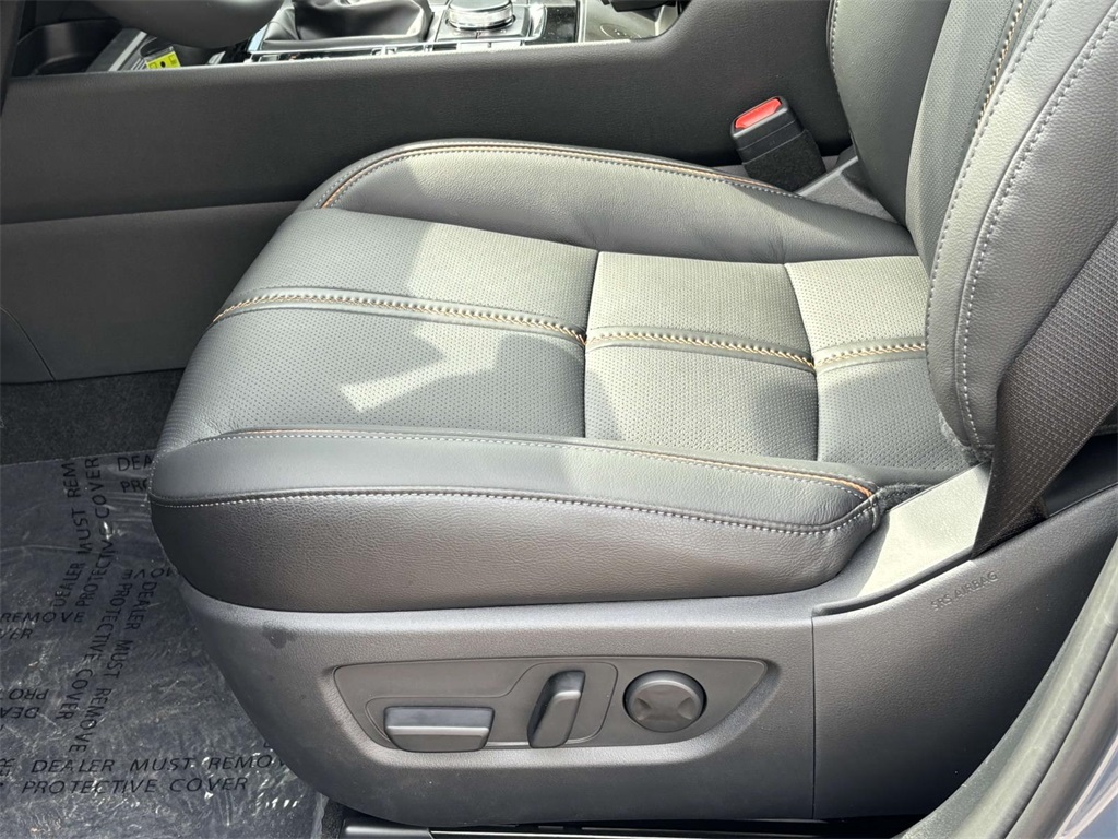 Vehicle image 9 of 34