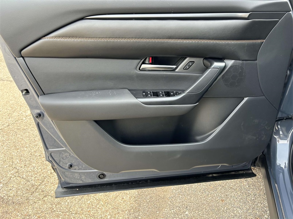 Vehicle image 13 of 34