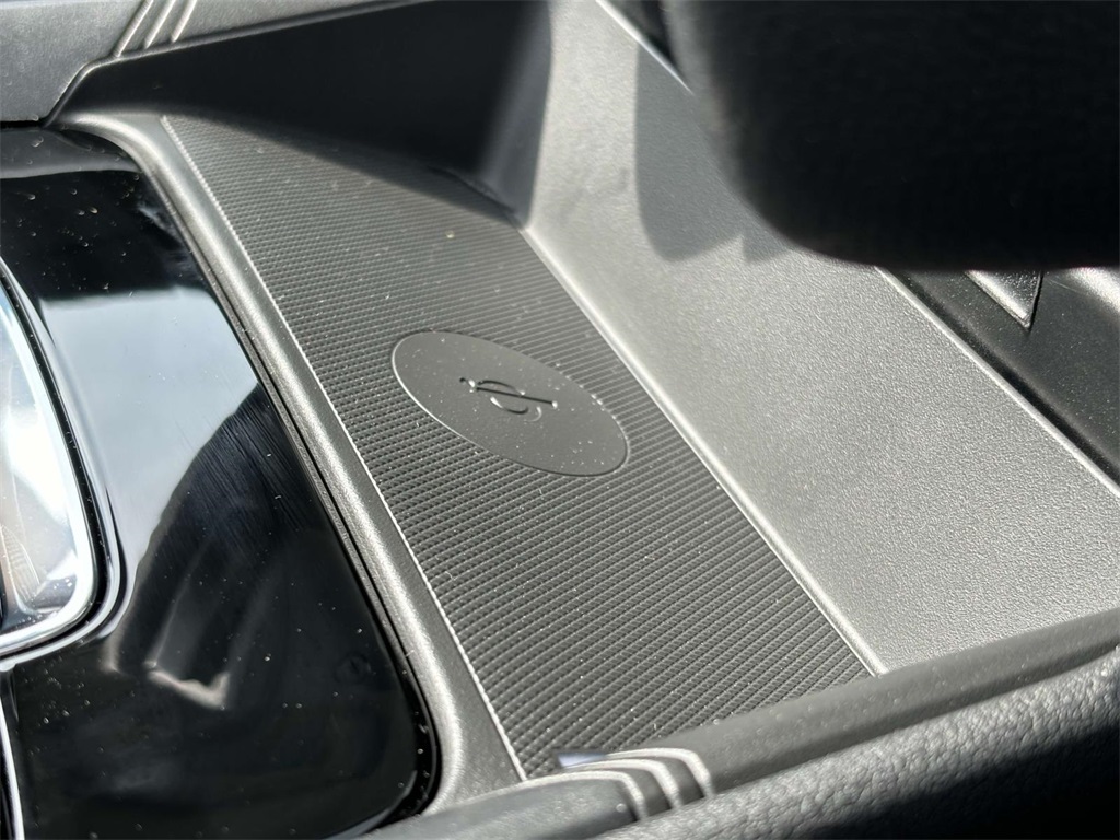 Vehicle image 25 of 34