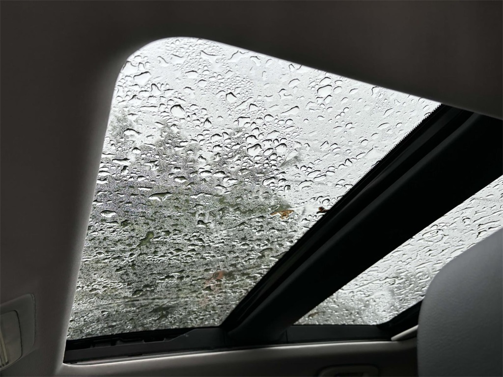 Vehicle image 11 of 34