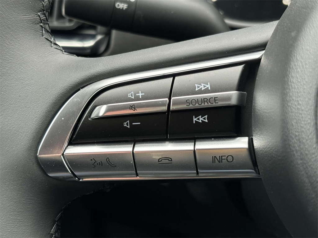 Vehicle image 17 of 34