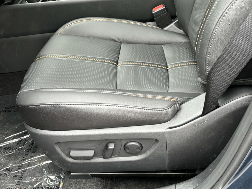 Vehicle image 9 of 34