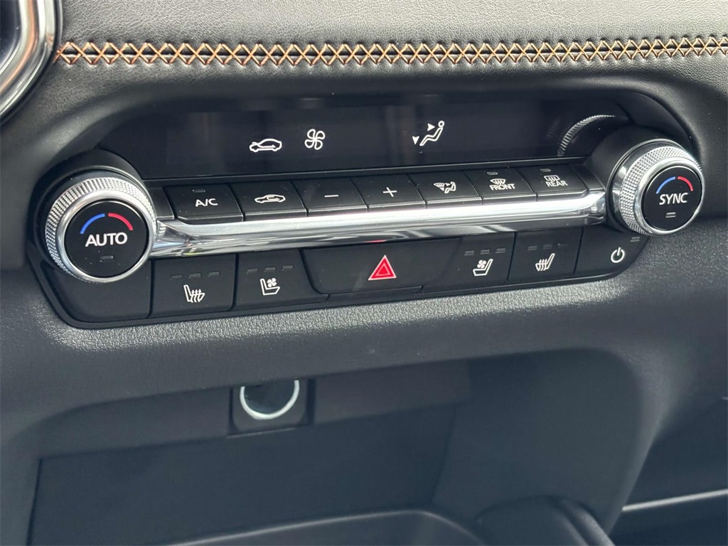 Vehicle image 22 of 34