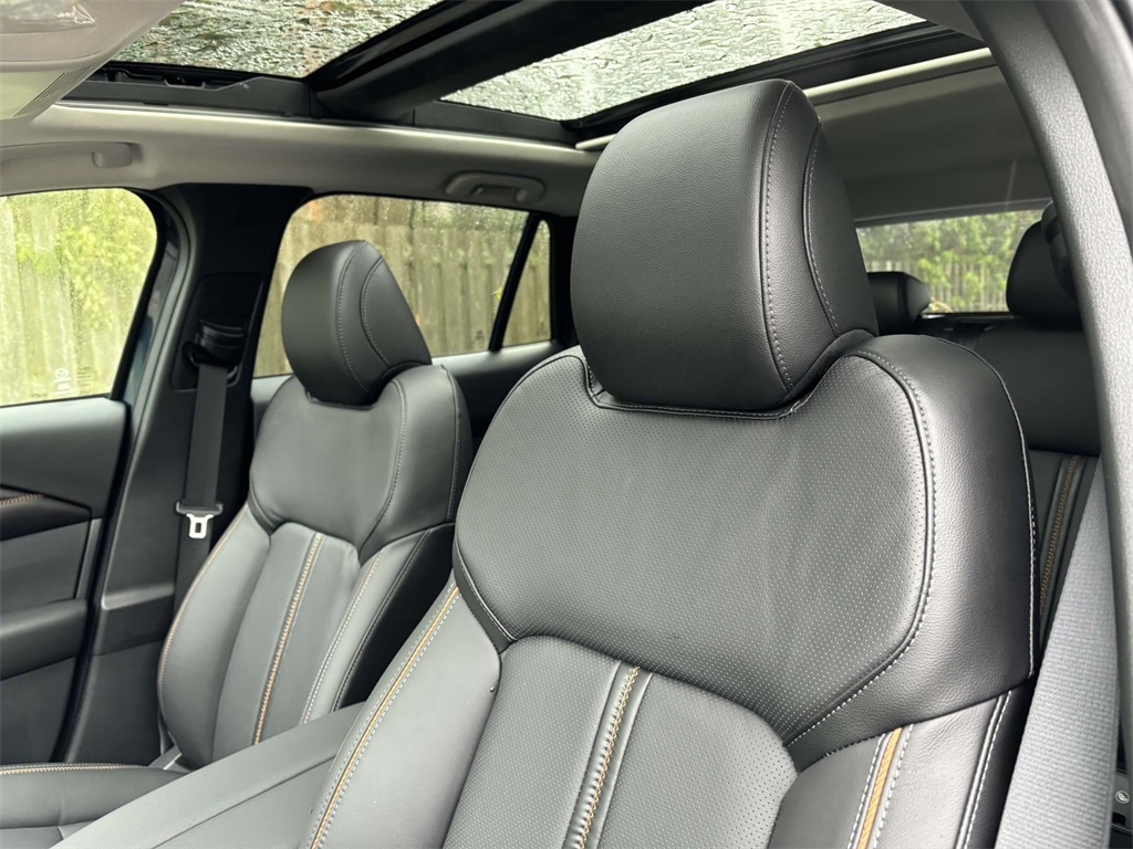 Vehicle image 10 of 34