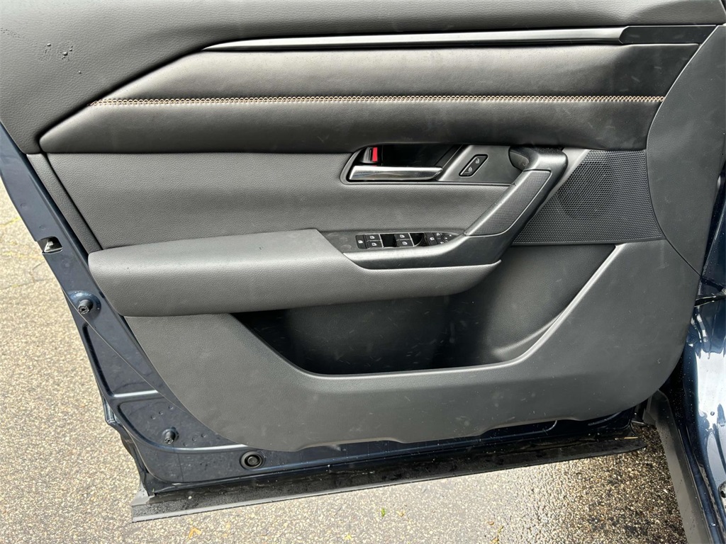 Vehicle image 13 of 34