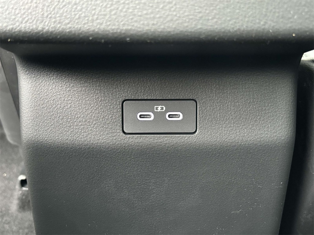 Vehicle image 28 of 34