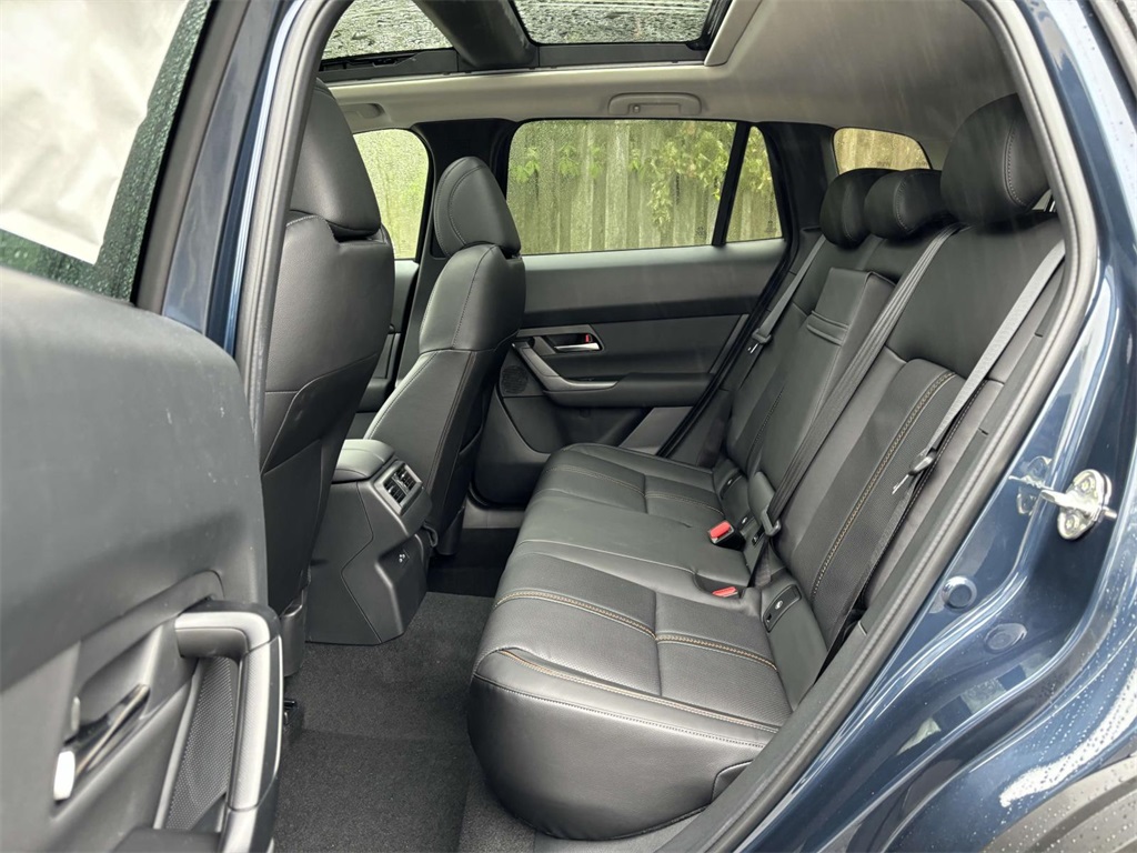 Vehicle image 27 of 34