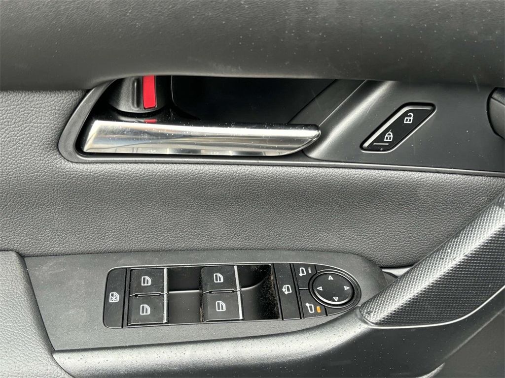 Vehicle image 14 of 34