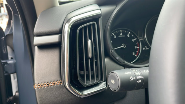Vehicle image 33 of 41