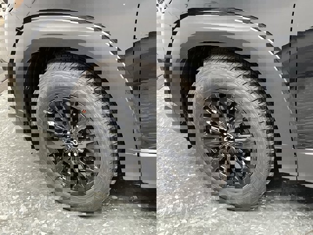 Vehicle image 11 of 34