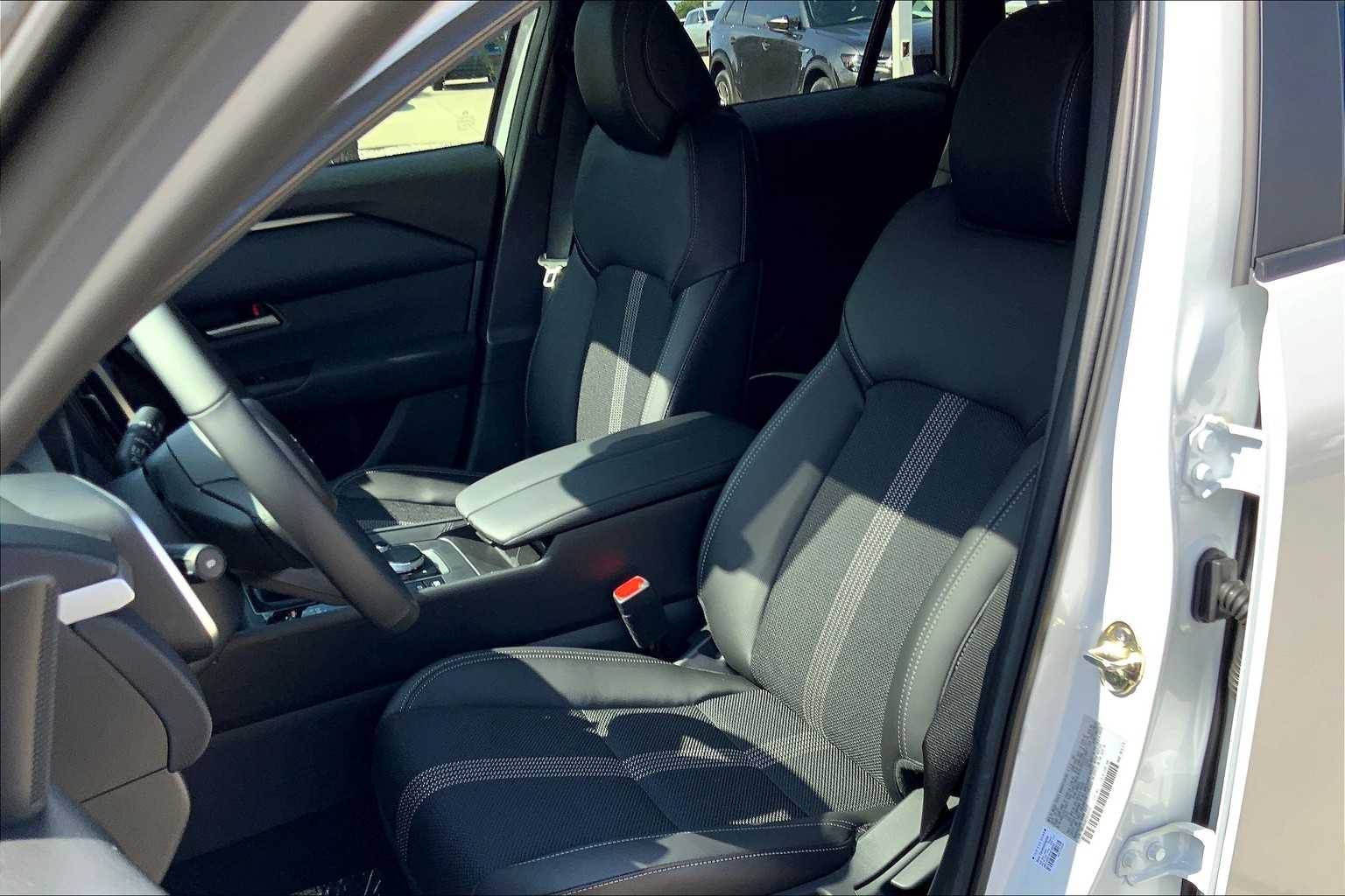 2025 Mazda CX-50 2.5 S Select Package Image 7 of 20