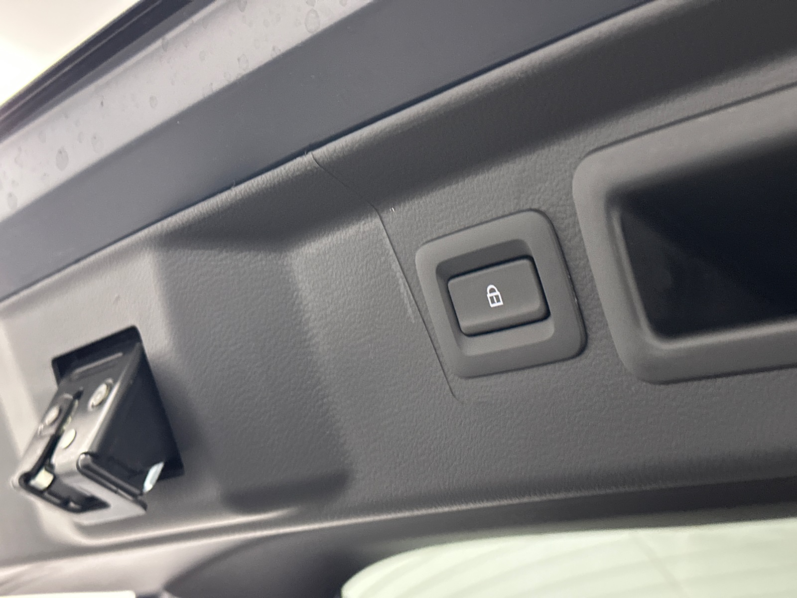 2025 Mazda CX-50 2.5 S Select Package Image 24 of 35