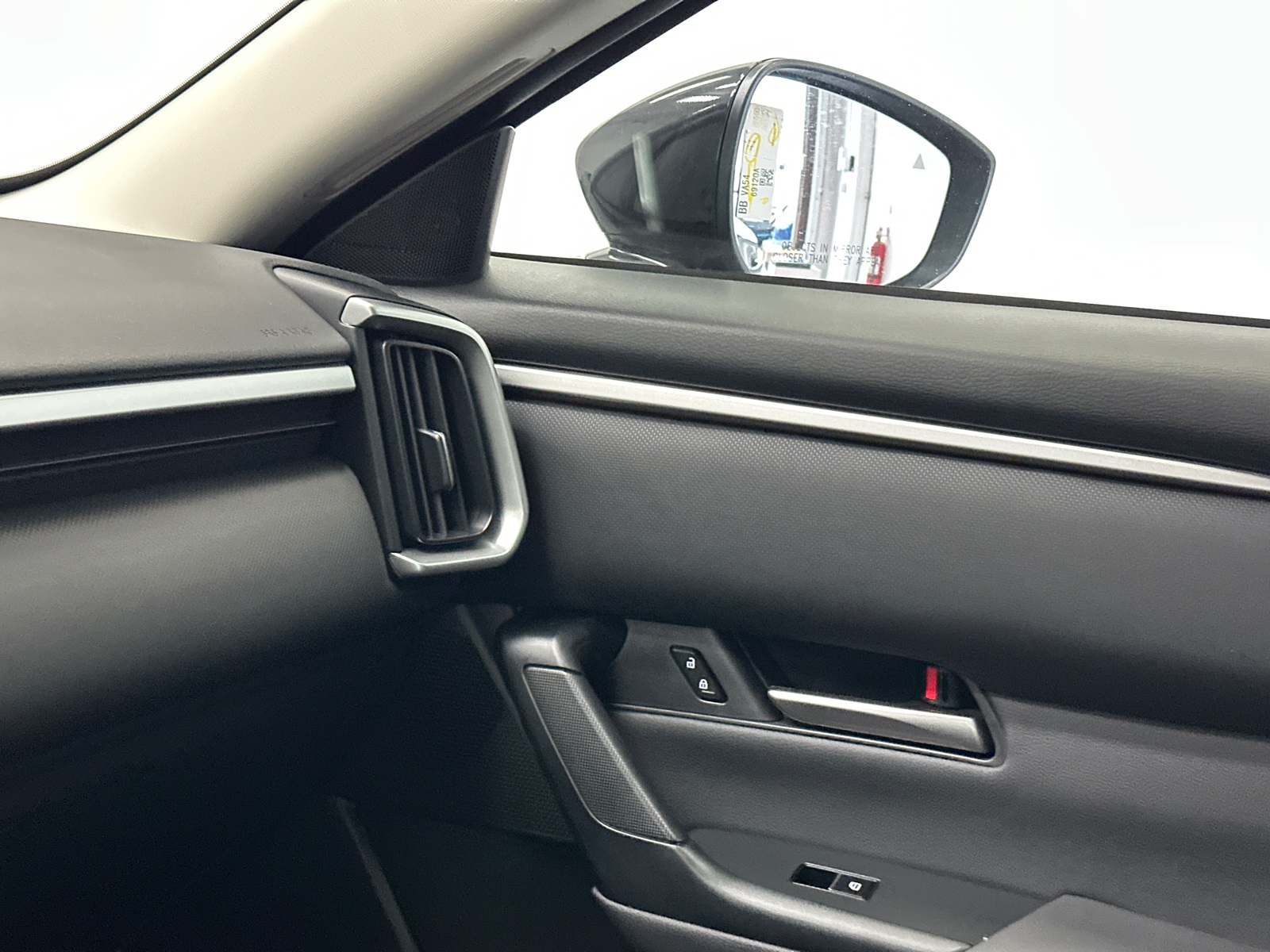 2025 Mazda CX-50 2.5 S Select Package Image 15 of 35