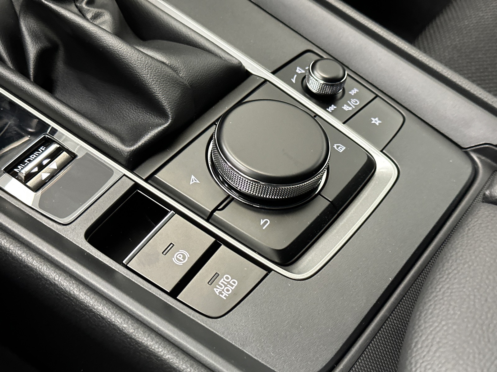 2025 Mazda CX-50 2.5 S Select Package Image 22 of 35