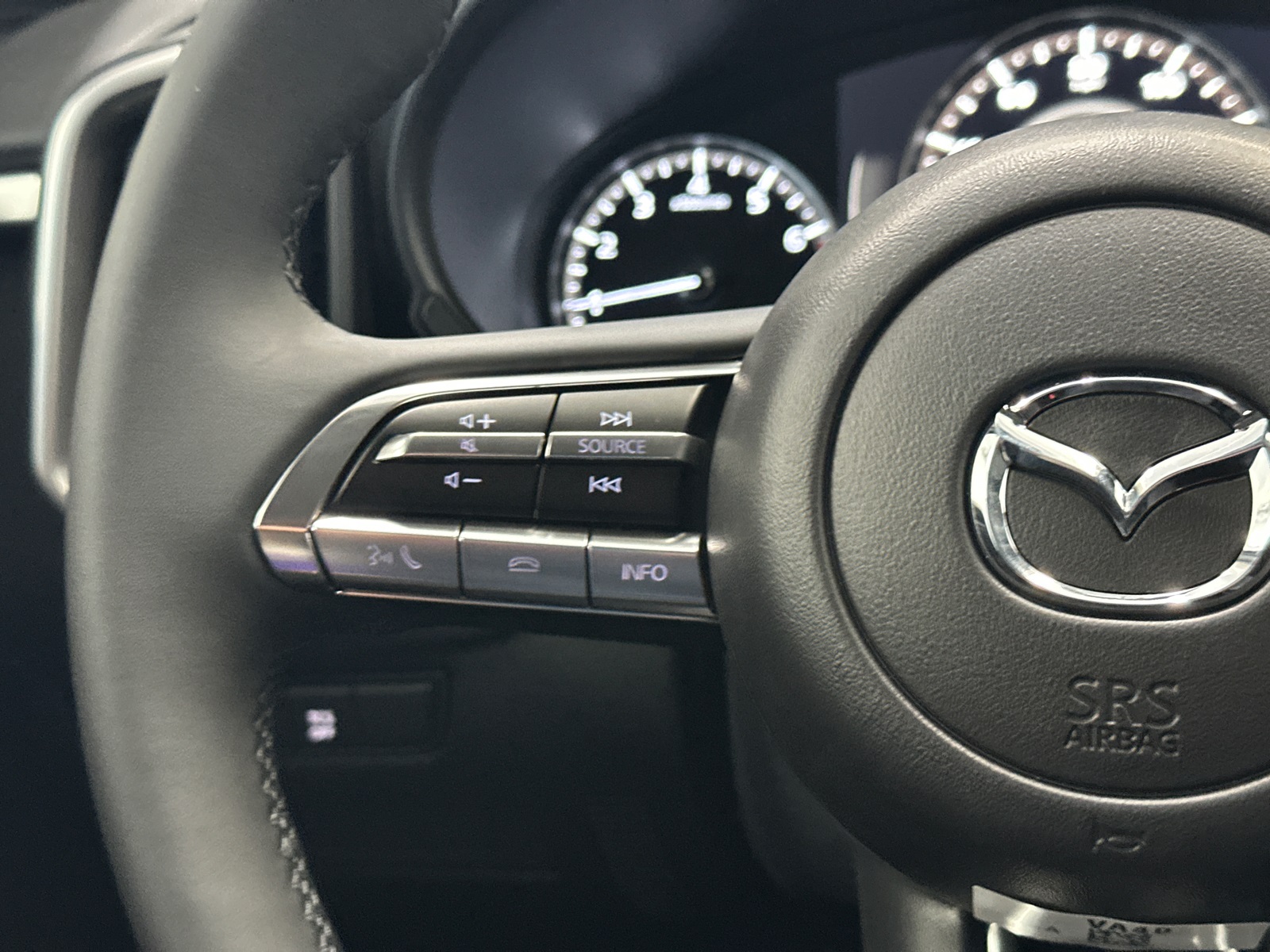 2025 Mazda CX-50 2.5 S Select Package Image 28 of 35