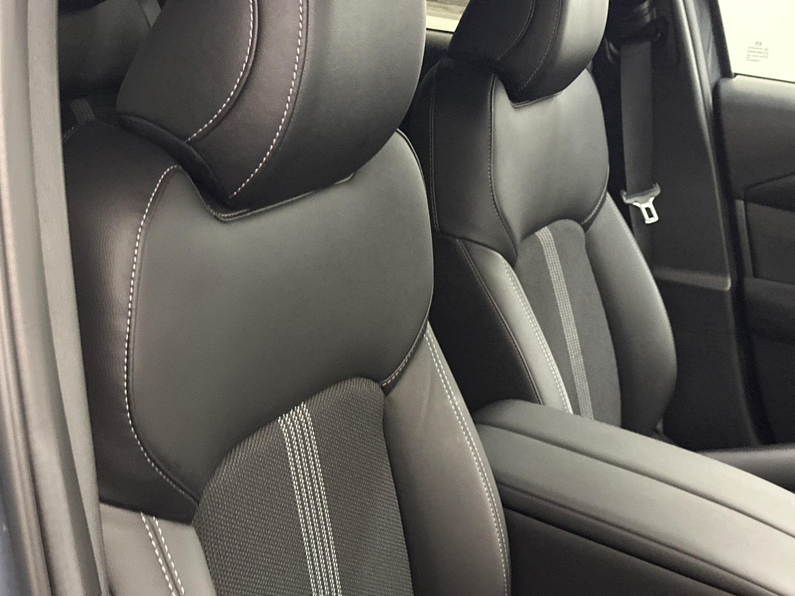 2025 Mazda CX-50 2.5 S Select Package Image 7 of 35