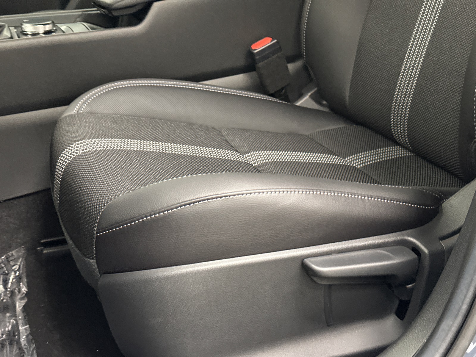 2025 Mazda CX-50 2.5 S Select Package Image 30 of 33