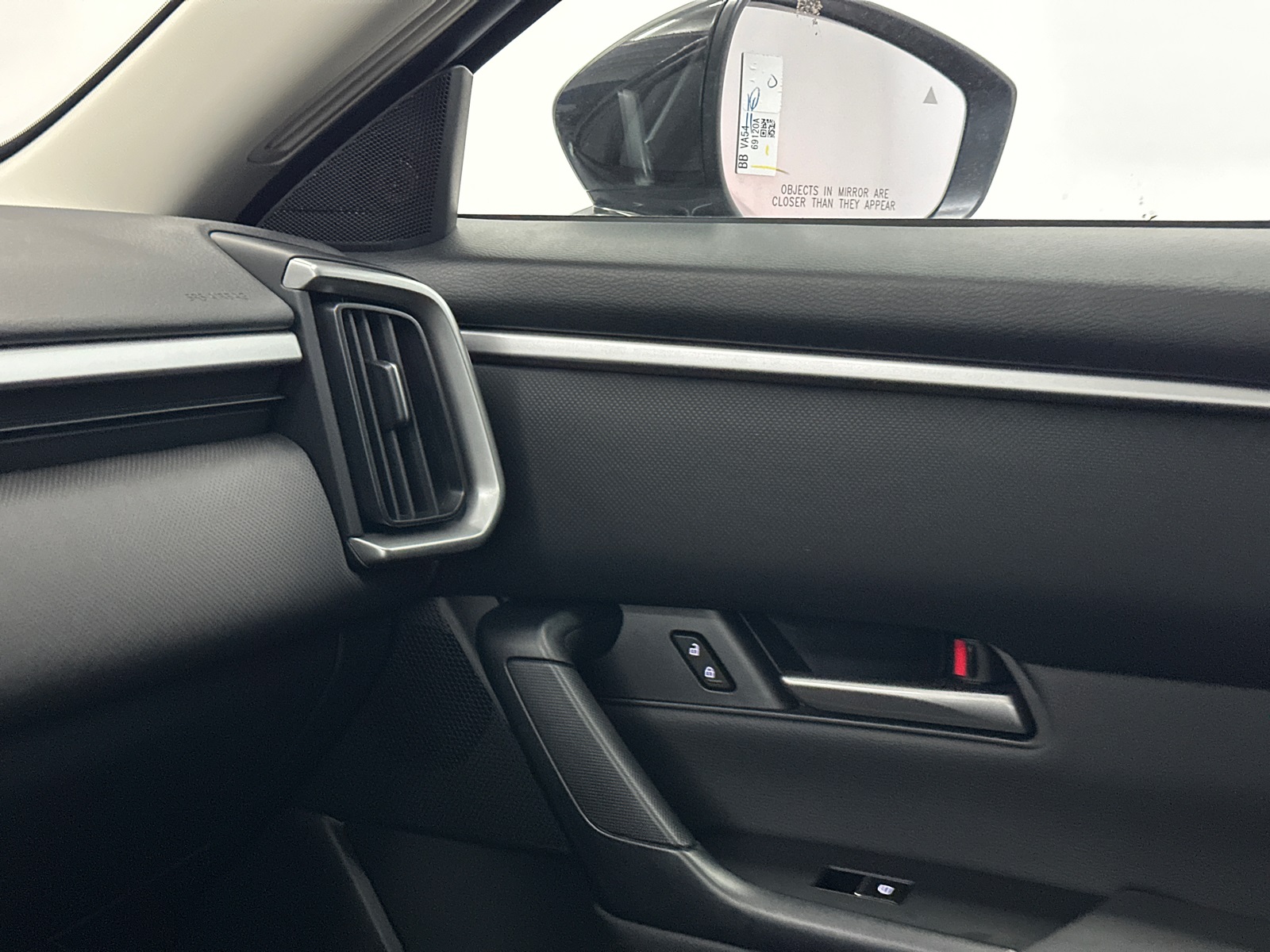 2025 Mazda CX-50 2.5 S Select Package Image 16 of 33