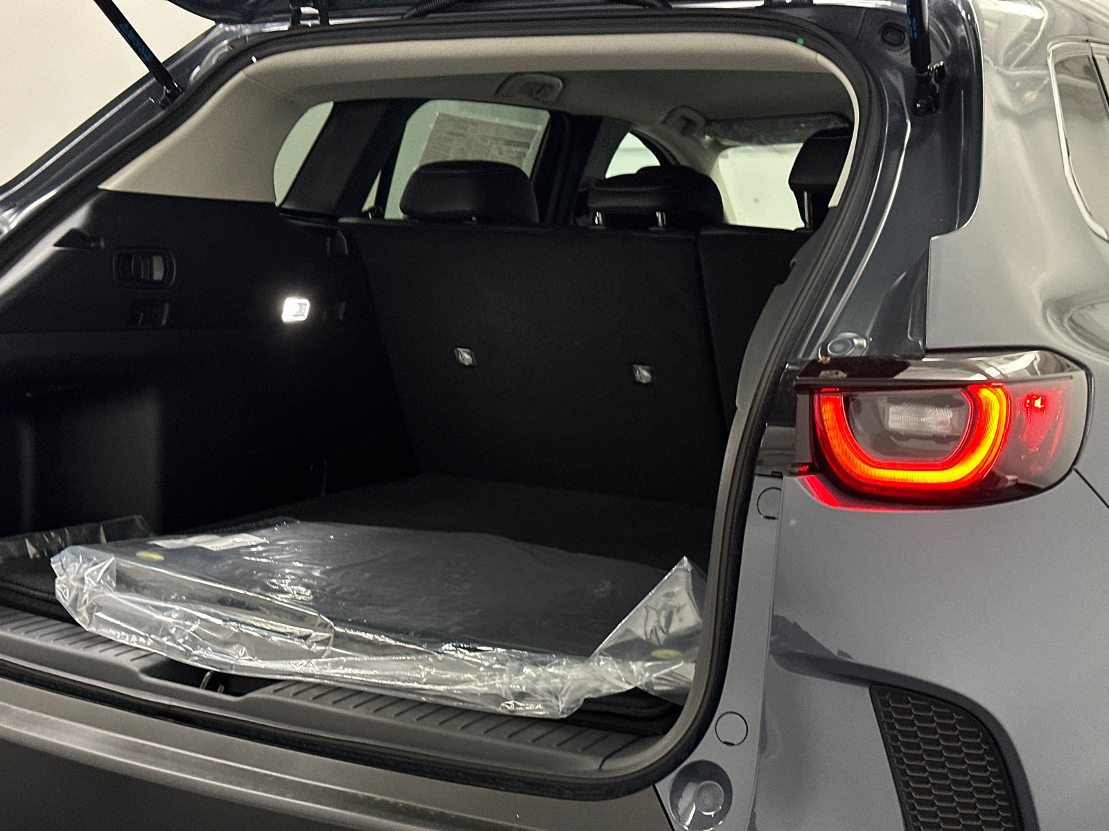 2025 Mazda CX-50 2.5 S Select Package Image 6 of 33