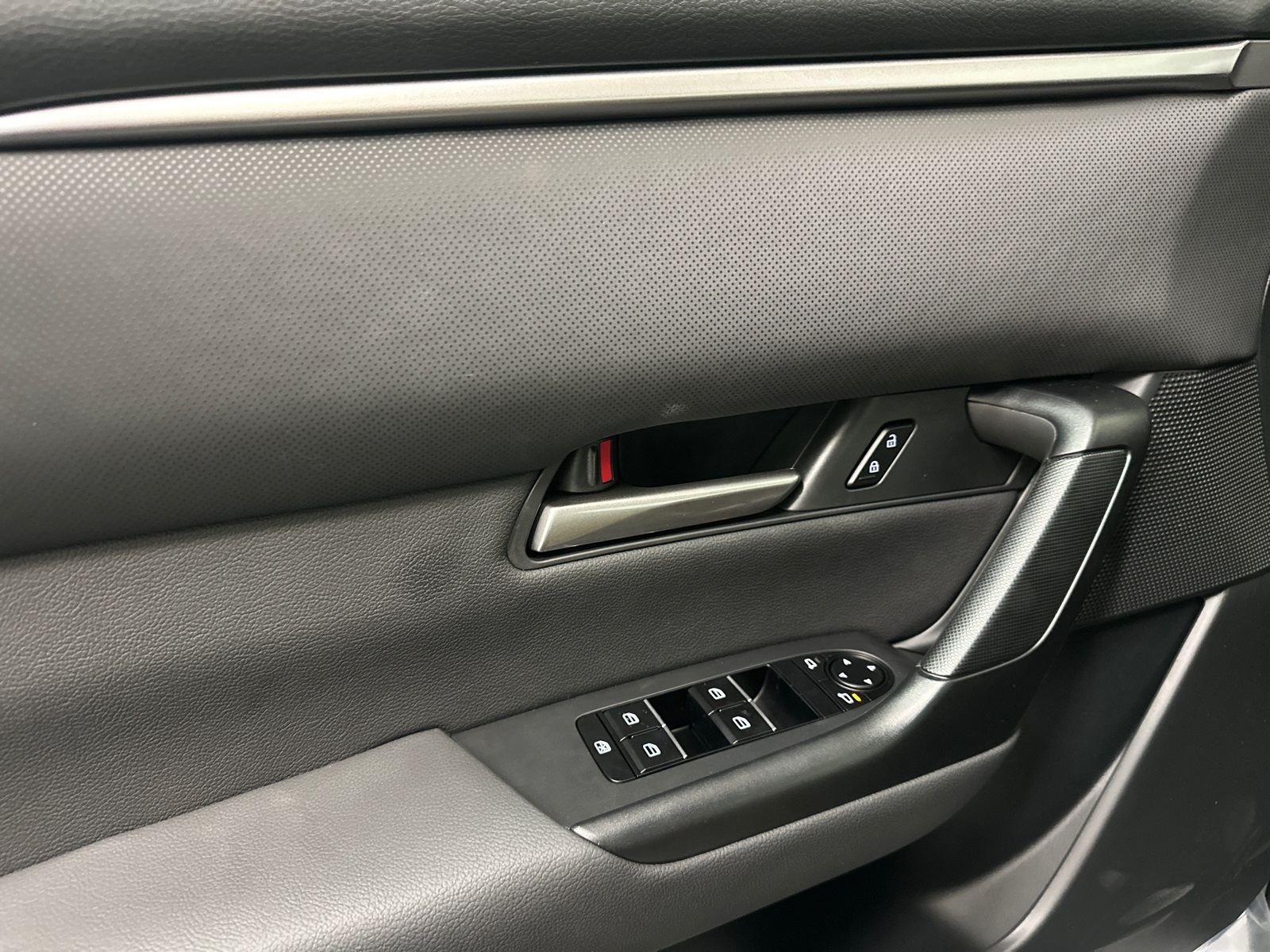 2025 Mazda CX-50 2.5 S Select Package Image 23 of 33