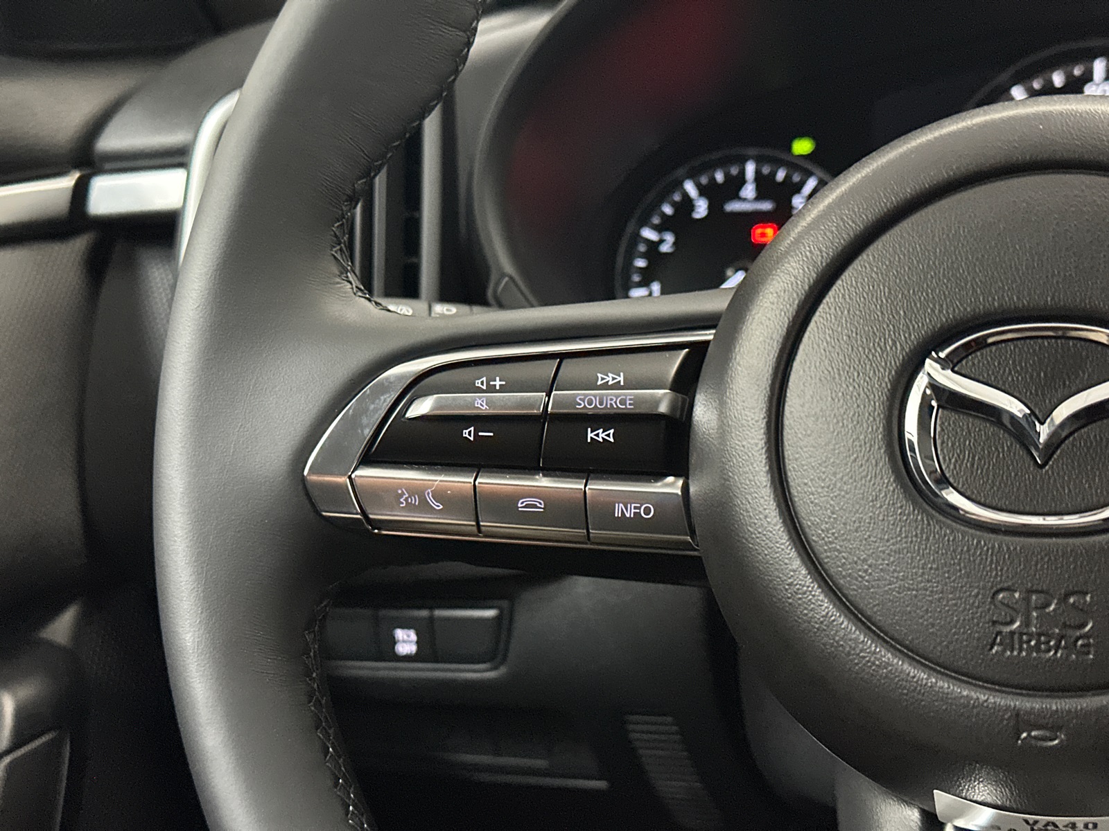 2025 Mazda CX-50 2.5 S Select Package Image 18 of 33