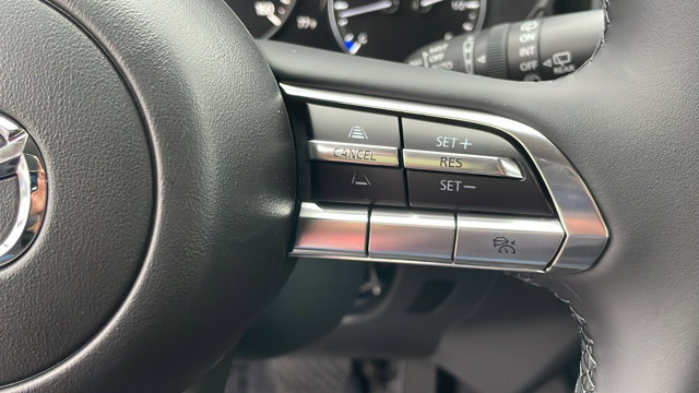 Vehicle image 33 of 37