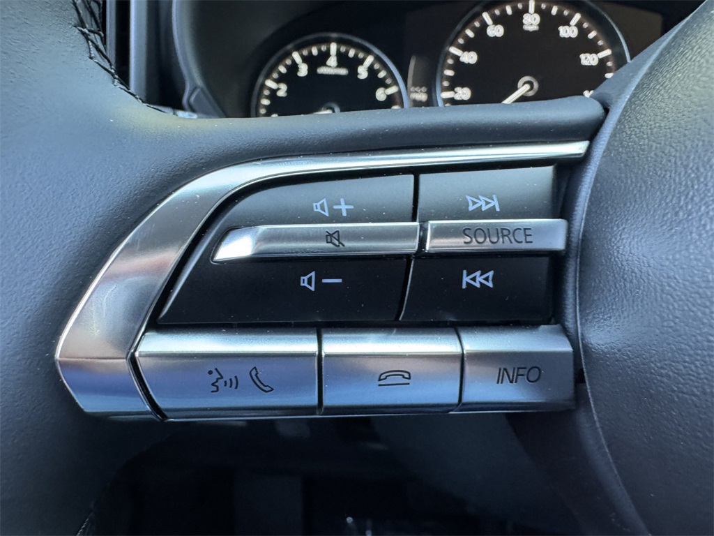 Vehicle image 23 of 34