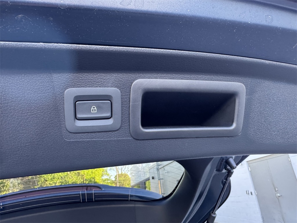 Vehicle image 17 of 34