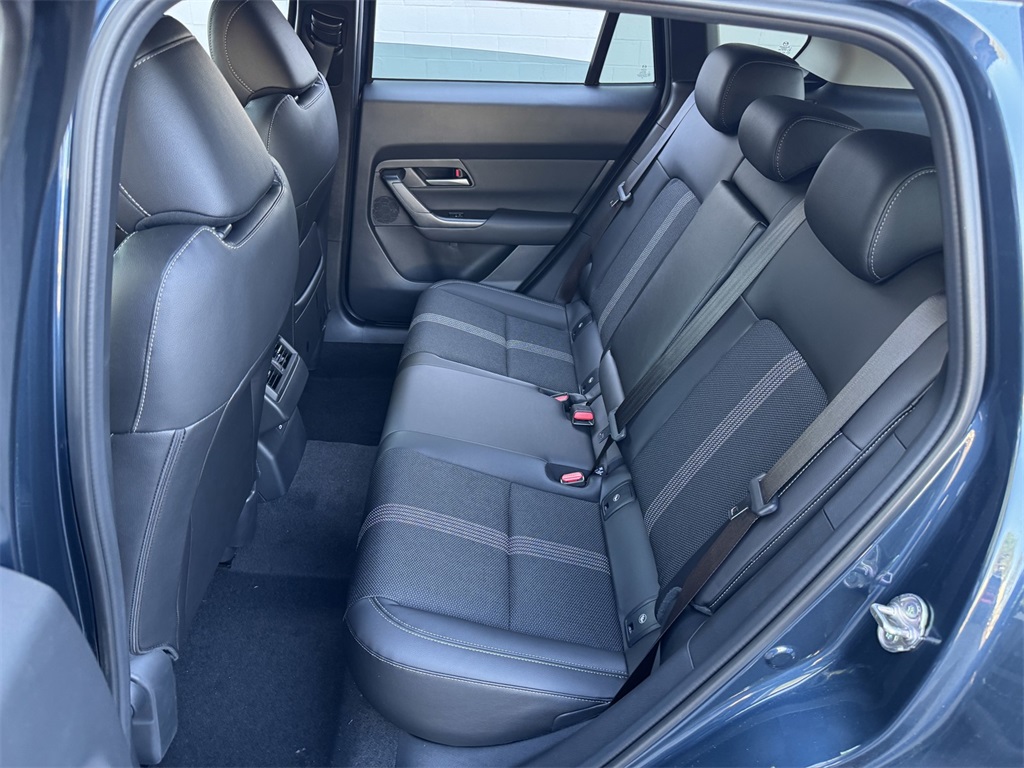 Vehicle image 14 of 34