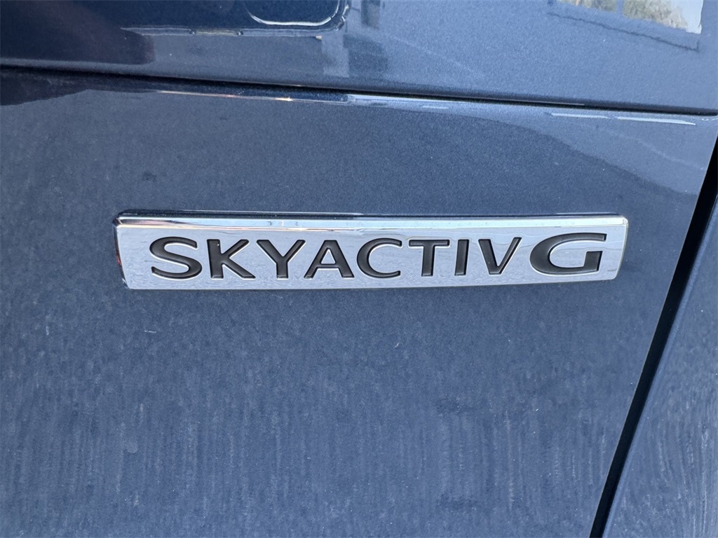 Vehicle image 33 of 34