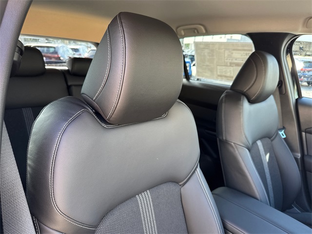 2025 Mazda CX-50 2.5 S Select Package Image 13 of 39