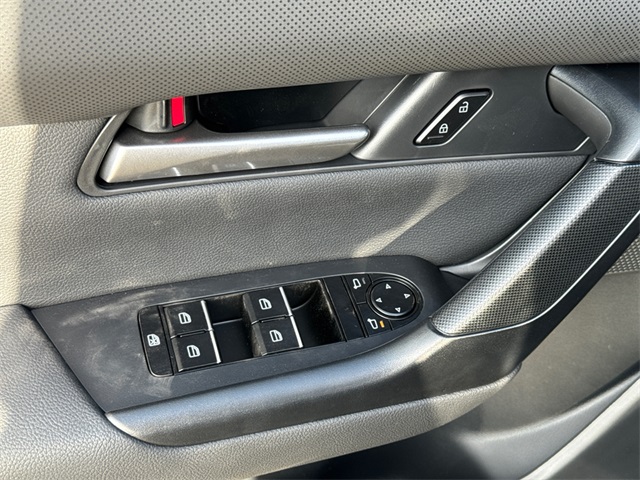 2025 Mazda CX-50 2.5 S Select Package Image 32 of 39