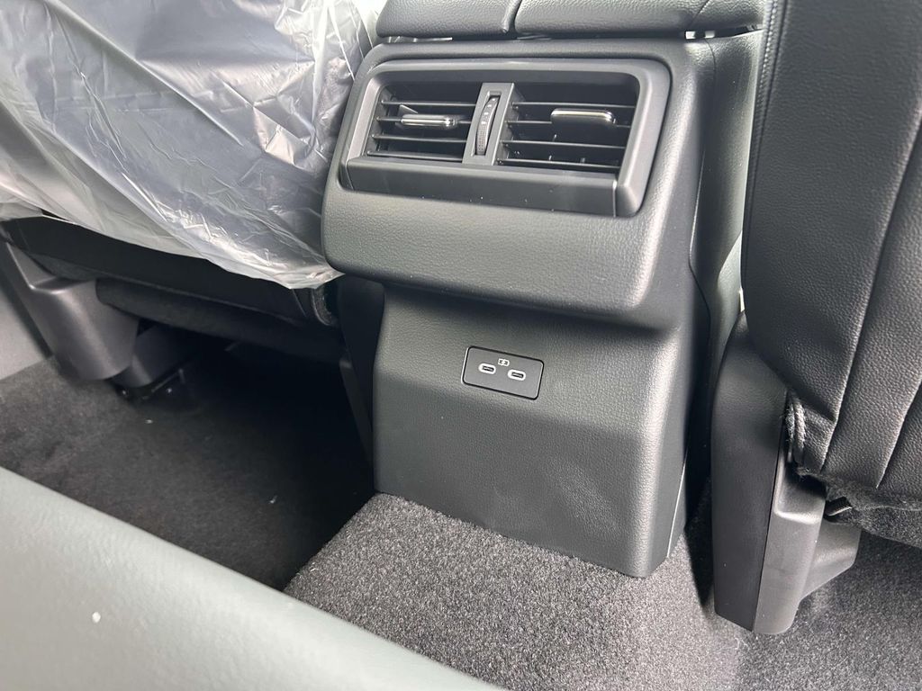 Vehicle image 27 of 30