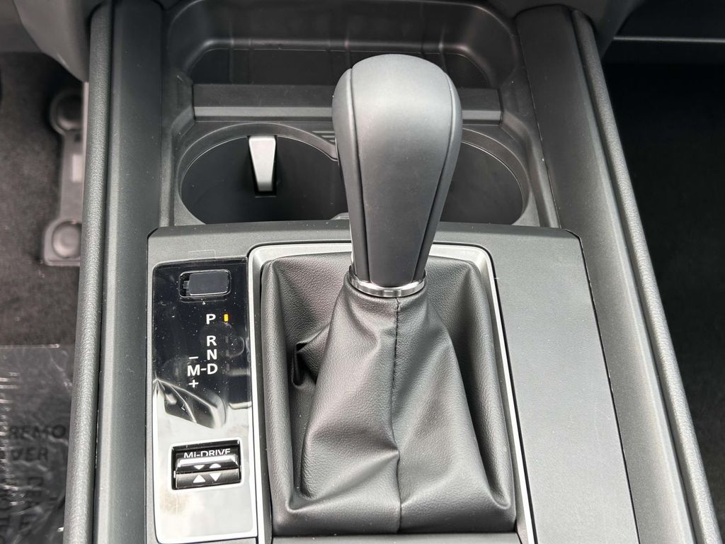 Vehicle image 21 of 30