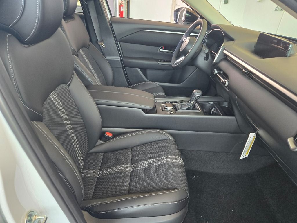 2025 Mazda CX-50 2.5 S Select Package Image 6 of 27