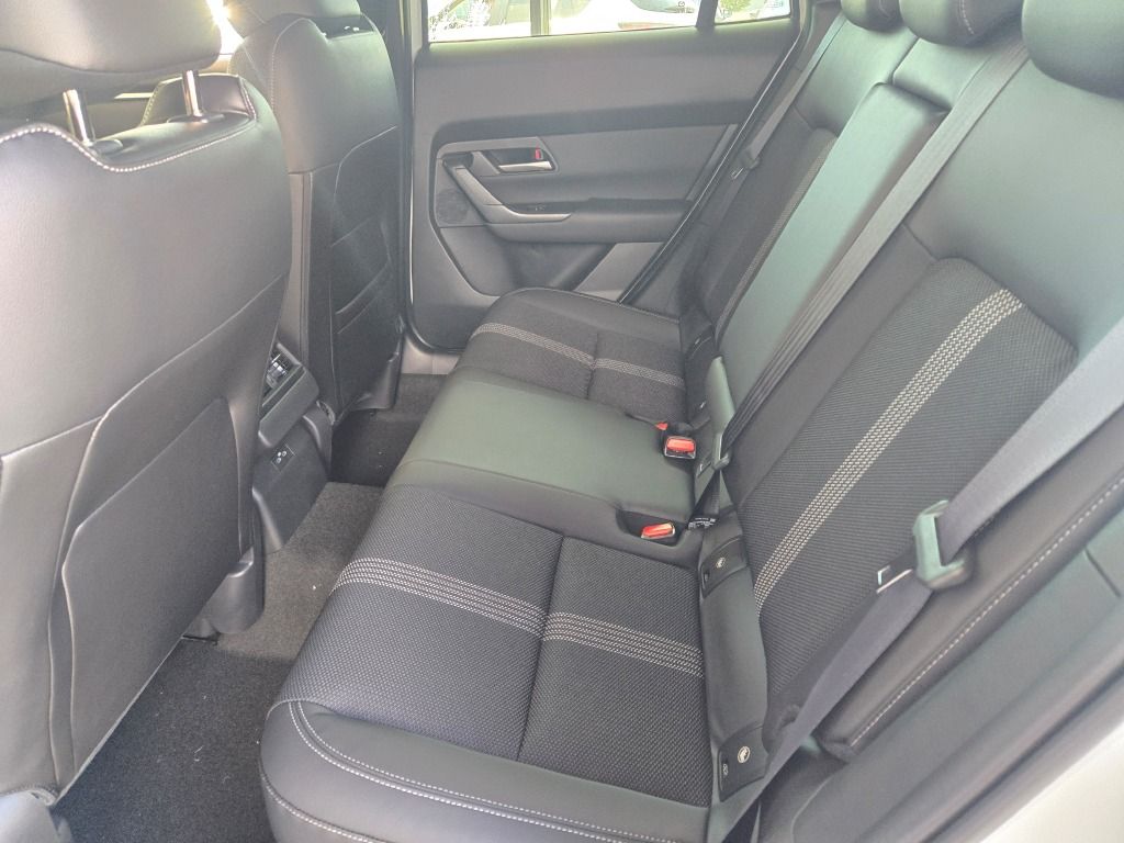 2025 Mazda CX-50 2.5 S Select Package Image 7 of 27