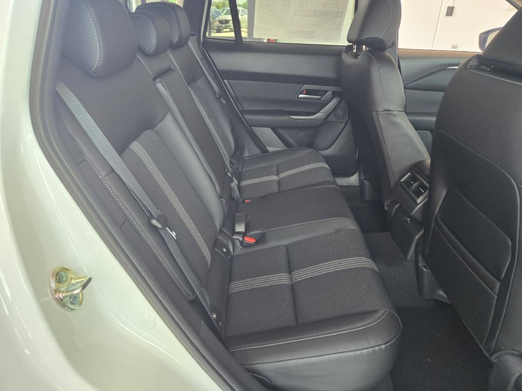 2025 Mazda CX-50 2.5 S Select Package Image 8 of 27