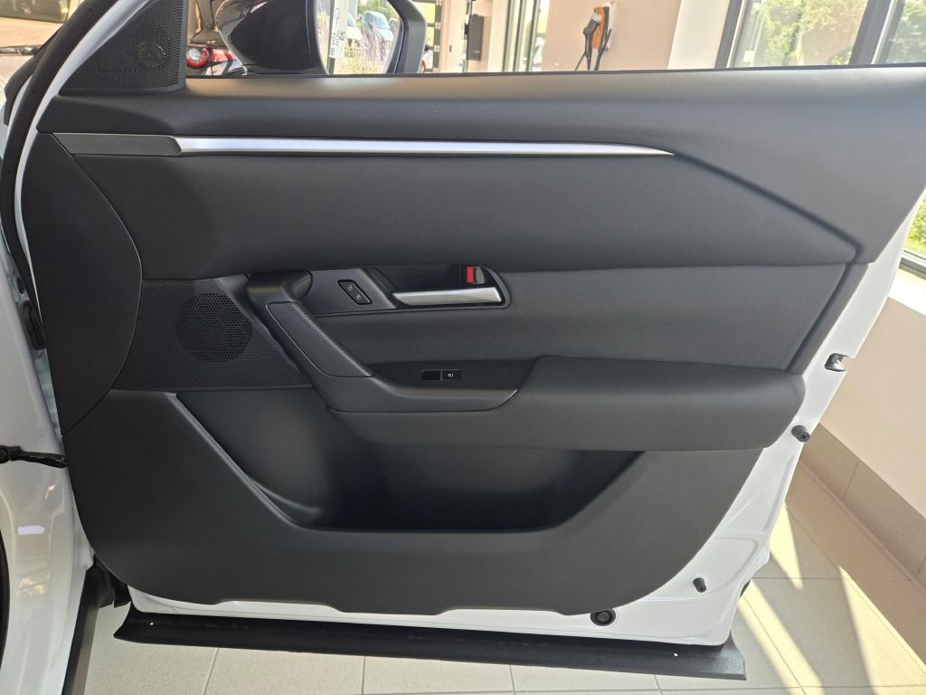 2025 Mazda CX-50 2.5 S Select Package Image 22 of 27