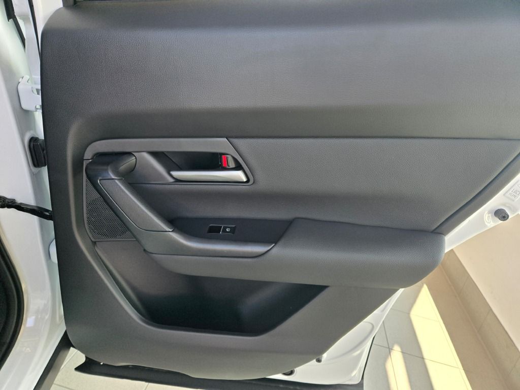 2025 Mazda CX-50 2.5 S Select Package Image 21 of 27