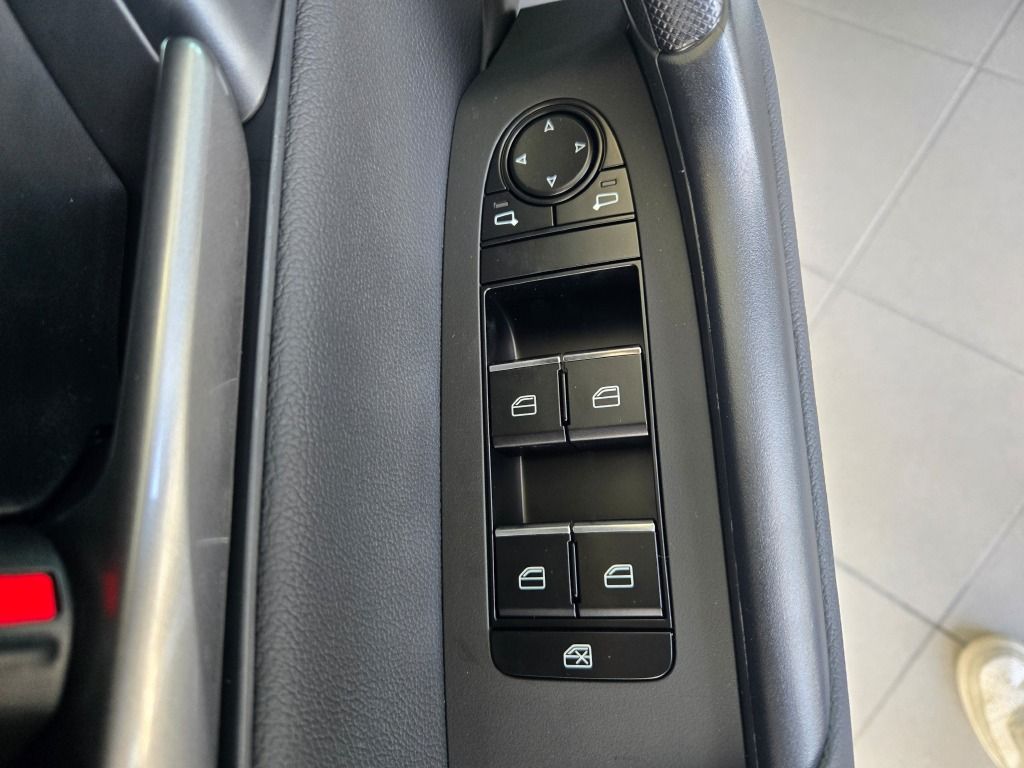 2025 Mazda CX-50 2.5 S Select Package Image 23 of 27