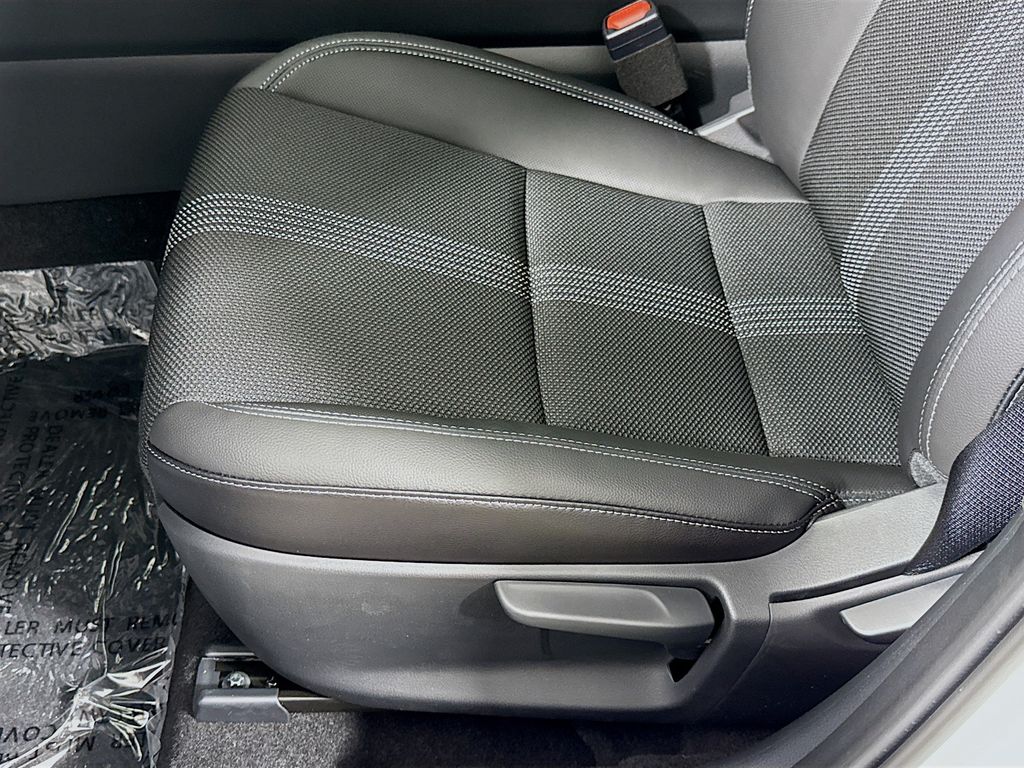 Vehicle image 19 of 32