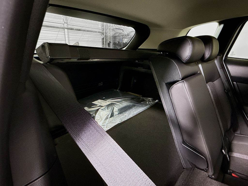 Vehicle image 26 of 32